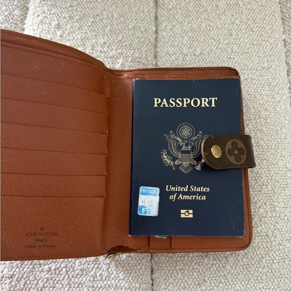 Rare! Louis Vuitton wallet/passport holder - Picture 7 of 11